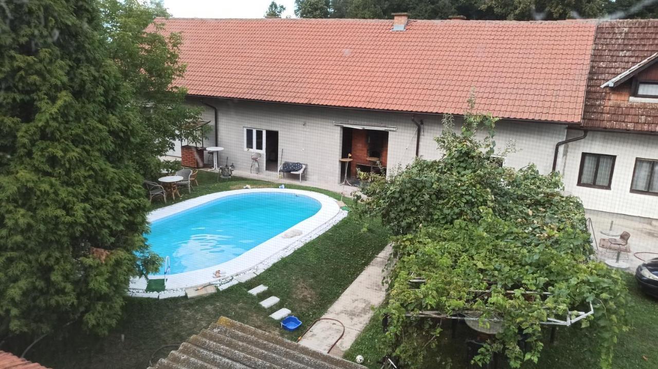 Villa Kuca Na Selu Sa Bazenom Stitar Exterior foto